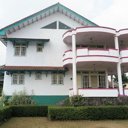 Villa Tiandiva Cisarua Exterior photo