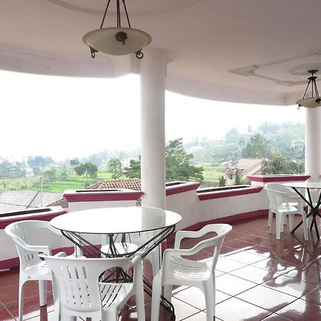 Villa Tiandiva Cisarua Exterior photo