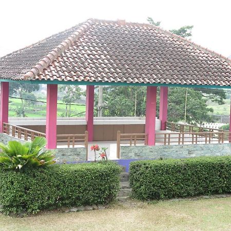 Villa Tiandiva Cisarua Exterior photo