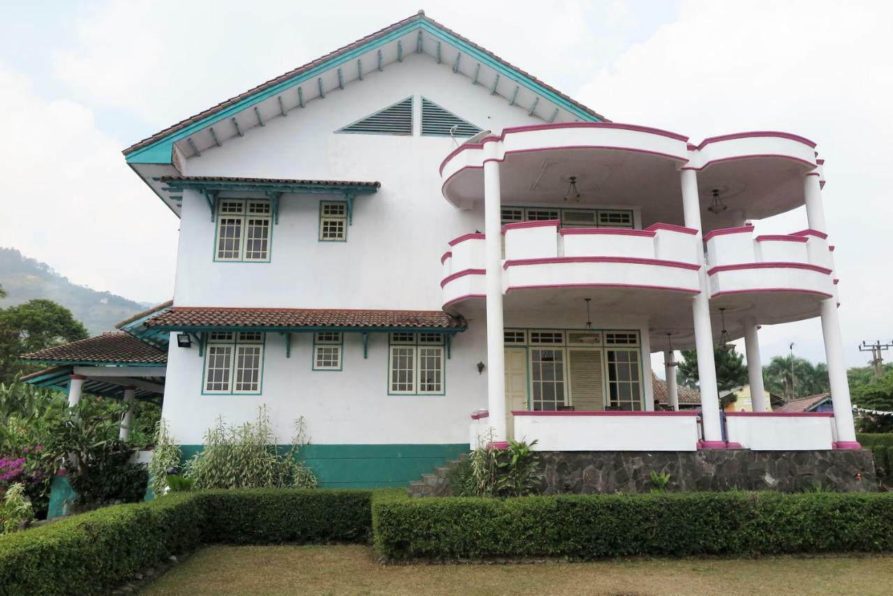 Villa Tiandiva Cisarua Exterior photo