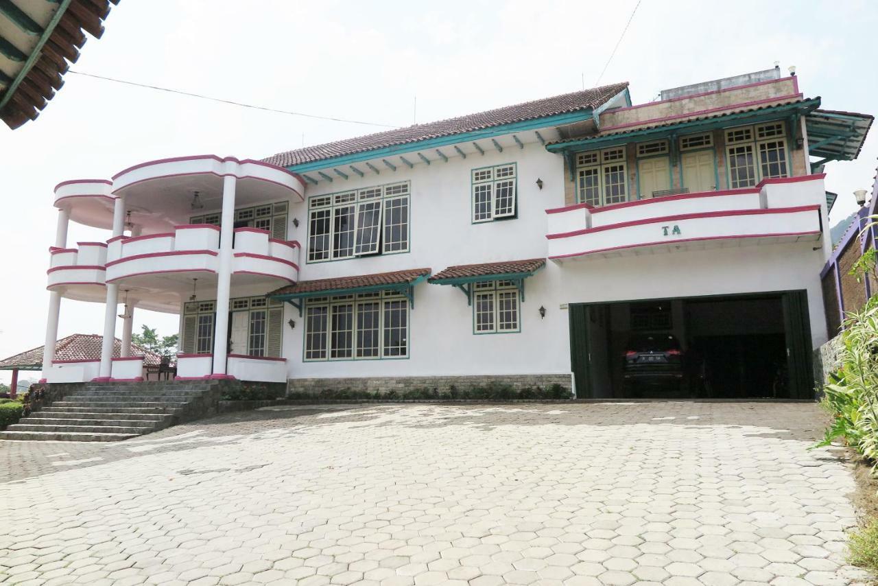 Villa Tiandiva Cisarua Exterior photo